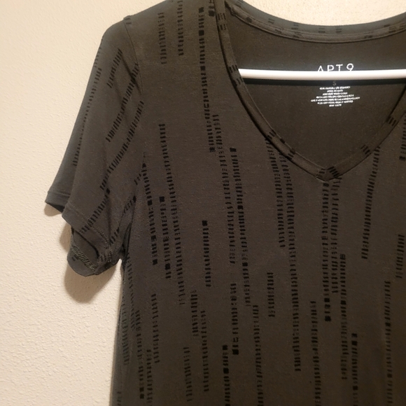 Women's v-neck tee - Picture 2 of 5